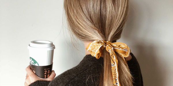 So bekommst du deine Haare auch ohne Glätteisen glatt!