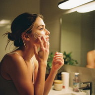 Sommer-Night-Skincare: 5 Abend-Routinen, die TikTok liebt – und deine Haut wirklich mag