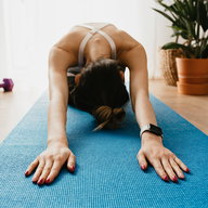 Sommerferien ohne Sonne: 7 Selfcare-Rituale für Regentage zu Hause