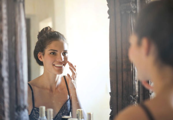 Glow-up ohne Filter: Warum natürliche Haut jetzt im Trend liegt