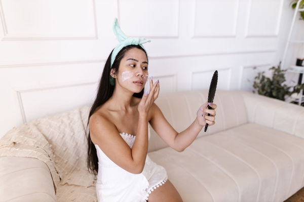 Skincare-Produkte: In dieser Reihenfolge trägst du sie richtig auf
