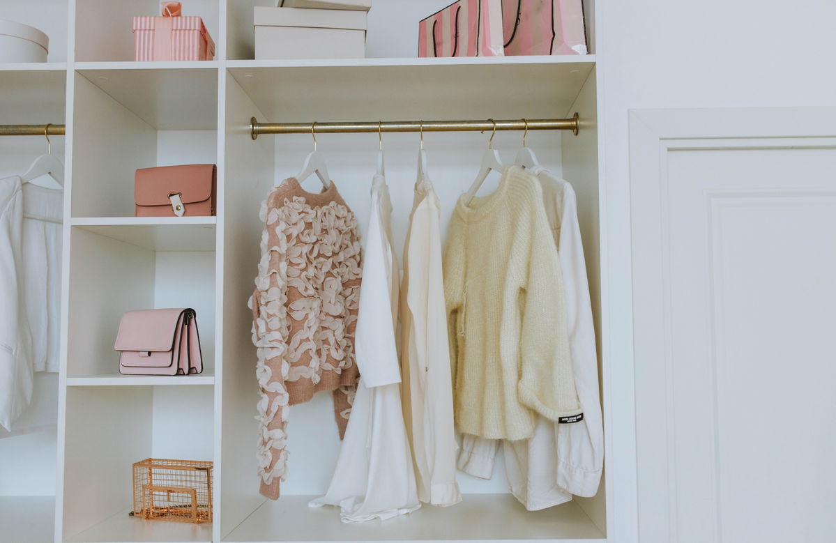 Cloud Dancer Outfits: 7 Looks mit der Trendfarbe 2026