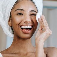 Fettige Haut & Pickel: Deine 4-Step-Skincare-Routine für jeden Tag