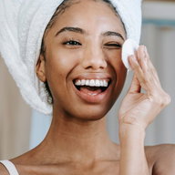 Fettige Haut & Pickel: Deine 4-Step-Skincare-Routine für jeden Tag
