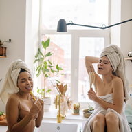 Sommerferien-Glow: 9 Selfcare-Rituale, die du mit deinen Freundinnen testen kannst