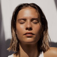 Hitze & Skincare: 11 Fehler, die deine Sommerhaut jetzt richtig stressen